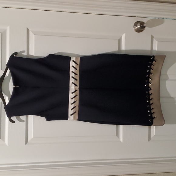 DKNY - Picture 2 of 6